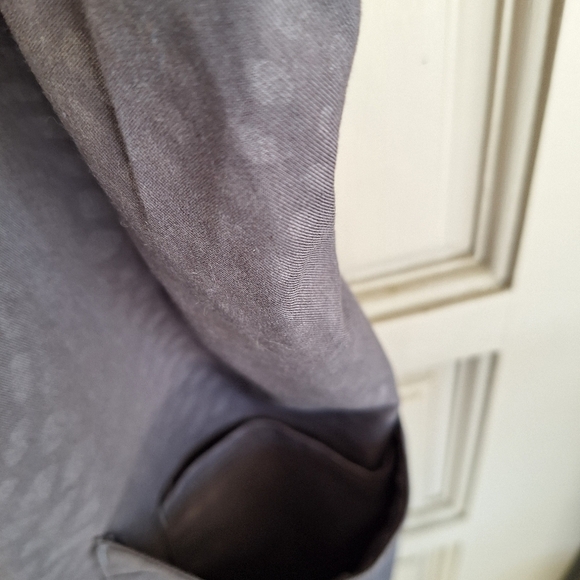 Gray V-Neck Scrub Top Plus Sz2X Pockets Short Sleeves - Picture 5 of 7